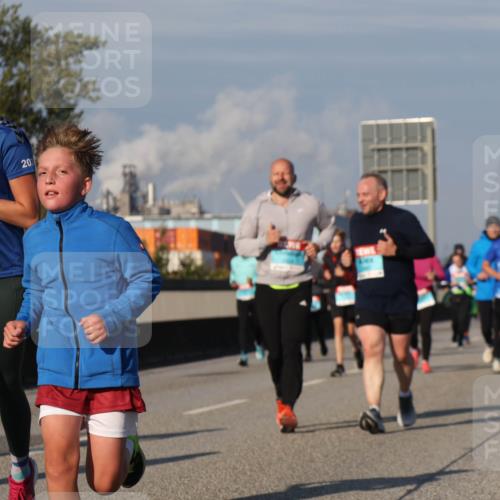 03.10.2025 - Köhlbrandbrückenlauf Luisa Fischer http://msf.ph/oto/9017406 03.10.2025 11:03:51 Position 3 338, 2055, 202 meine-sportfotos.de