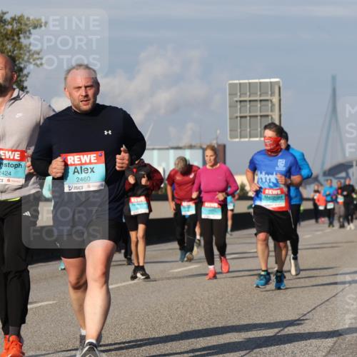 03.10.2025 - Köhlbrandbrückenlauf Luisa Fischer http://msf.ph/oto/9017442 03.10.2025 11:03:54 Position 3 2424, 2460 meine-sportfotos.de