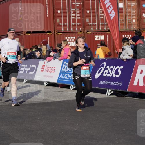03.10.2025 - Köhlbrandbrückenlauf Michael Burmester http://msf.ph/oto/9017446 03.10.2025 10:16:49 Ziel 1179, 1202, 1204, 1303, 1304, 1322, 1708, 1720, 1760, 1938, 2038, 2514, 2750, 3125, 3416, 3779 meine-sportfotos.de