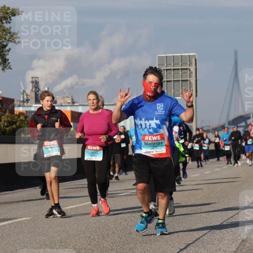 03.10.2025 - Köhlbrandbrückenlauf Luisa Fischer http://msf.ph/oto/9017459 03.10.2025 11:03:56 Position 3 3635, 3783, 13, 2675 meine-sportfotos.de