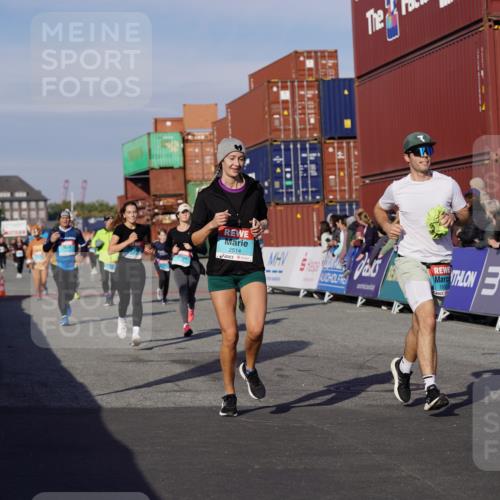 03.10.2025 - Köhlbrandbrückenlauf Michael Burmester http://msf.ph/oto/9017475 03.10.2025 10:16:52 Ziel 1179, 1202, 1204, 1288, 1289, 1322, 1548, 1549, 1720, 1760, 1938, 2038, 2514, 2750, 2965, 3125, 3416, 3779 meine-sportfotos.de