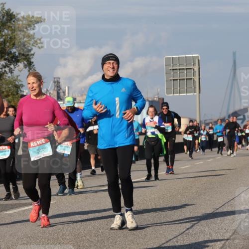 03.10.2025 - Köhlbrandbrückenlauf Luisa Fischer http://msf.ph/oto/9017476 03.10.2025 11:03:59 Position 3 19, 2435, 3783, 1687 meine-sportfotos.de