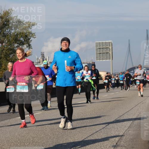 03.10.2025 - Köhlbrandbrückenlauf Luisa Fischer http://msf.ph/oto/9017478 03.10.2025 11:03:59 Position 3 15, 3783 meine-sportfotos.de