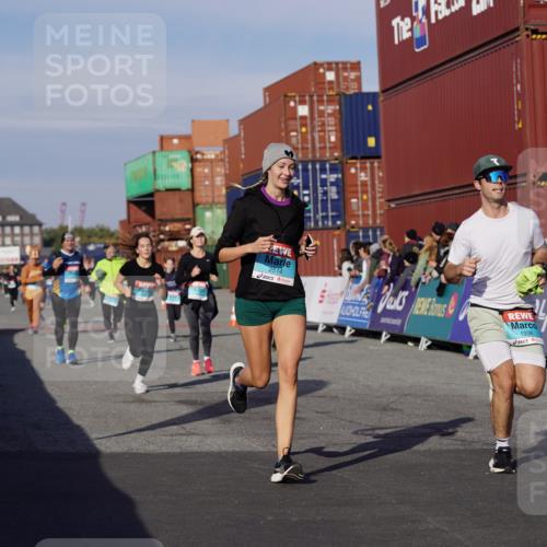 03.10.2025 - Köhlbrandbrückenlauf Michael Burmester http://msf.ph/oto/9017483 03.10.2025 10:16:52 Ziel 1179, 1202, 1204, 1288, 1289, 1322, 1548, 1549, 1720, 1760, 1938, 2038, 2514, 2750, 2965, 3125, 3416, 3779 meine-sportfotos.de