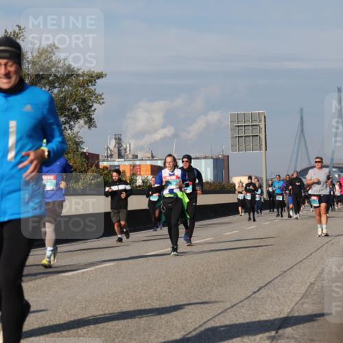 03.10.2025 - Köhlbrandbrückenlauf Luisa Fischer http://msf.ph/oto/9017490 03.10.2025 11:04:01 Position 3  meine-sportfotos.de