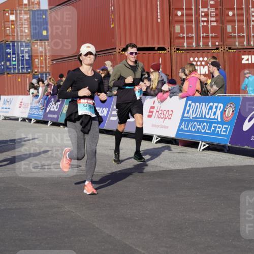 03.10.2025 - Köhlbrandbrückenlauf Michael Burmester http://msf.ph/oto/9017524 03.10.2025 10:16:56 Ziel 1179, 1204, 1288, 1289, 1548, 1549, 1720, 1760, 1809, 1938, 2038, 2514, 2965, 3125 meine-sportfotos.de
