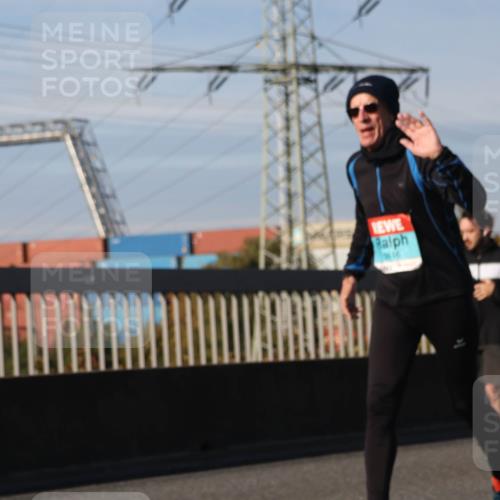 03.10.2025 - Köhlbrandbrückenlauf Luisa Fischer http://msf.ph/oto/9017539 03.10.2025 11:04:09 Position 3  meine-sportfotos.de