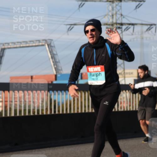 03.10.2025 - Köhlbrandbrückenlauf Luisa Fischer http://msf.ph/oto/9017540 03.10.2025 11:04:10 Position 3  meine-sportfotos.de