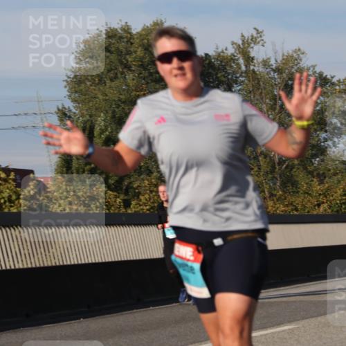 03.10.2025 - Köhlbrandbrückenlauf Luisa Fischer http://msf.ph/oto/9017543 03.10.2025 11:04:11 Position 3  meine-sportfotos.de