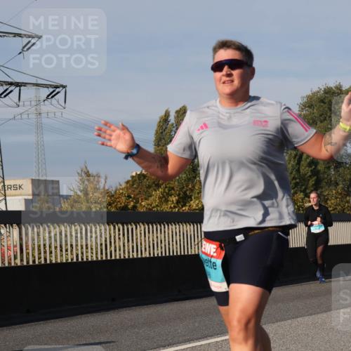 03.10.2025 - Köhlbrandbrückenlauf Luisa Fischer http://msf.ph/oto/9017545 03.10.2025 11:04:11 Position 3  meine-sportfotos.de