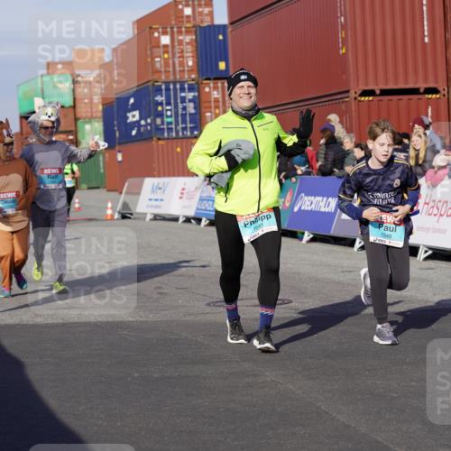 03.10.2025 - Köhlbrandbrückenlauf Michael Burmester http://msf.ph/oto/9017562 03.10.2025 10:16:58 Ziel 1179, 1288, 1289, 1548, 1549, 1809, 1938, 2038, 2514, 2965, 3125 meine-sportfotos.de