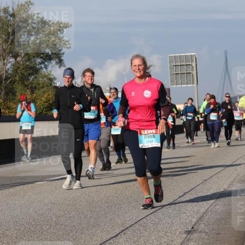 03.10.2025 - Köhlbrandbrückenlauf Luisa Fischer http://msf.ph/oto/9017564 03.10.2025 11:04:15 Position 3 2076, 1561, 2943 meine-sportfotos.de