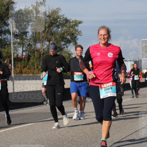 03.10.2025 - Köhlbrandbrückenlauf Luisa Fischer http://msf.ph/oto/9017569 03.10.2025 11:04:16 Position 3 2076, 1561, 2943 meine-sportfotos.de