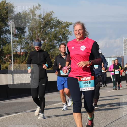 03.10.2025 - Köhlbrandbrückenlauf Luisa Fischer http://msf.ph/oto/9017570 03.10.2025 11:04:16 Position 3 2076, 2943 meine-sportfotos.de
