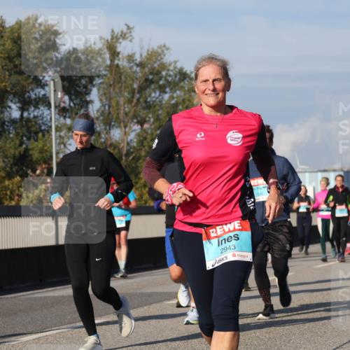 03.10.2025 - Köhlbrandbrückenlauf Luisa Fischer http://msf.ph/oto/9017573 03.10.2025 11:04:16 Position 3 2076, 2943 meine-sportfotos.de