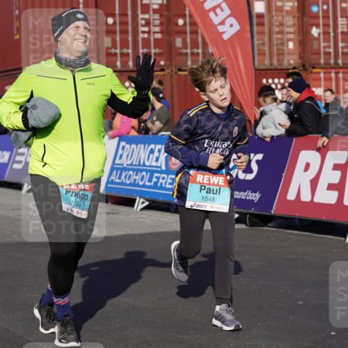 03.10.2025 - Köhlbrandbrückenlauf Michael Burmester http://msf.ph/oto/9017584 03.10.2025 10:16:59 Ziel 1179, 1288, 1289, 1548, 1549, 1809, 1956, 2038, 2089, 2965, 3125 meine-sportfotos.de