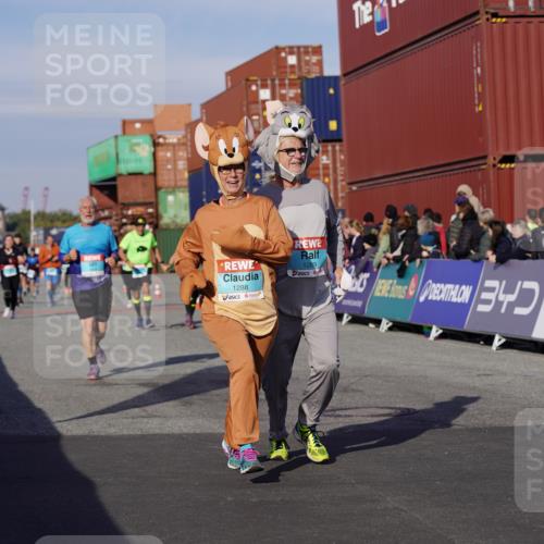 03.10.2025 - Köhlbrandbrückenlauf Michael Burmester http://msf.ph/oto/9017588 03.10.2025 10:17:00 Ziel 1288, 1289, 1548, 1549, 1807, 1809, 1956, 2038, 2089, 2965, 3125 meine-sportfotos.de