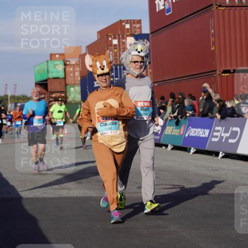 03.10.2025 - Köhlbrandbrückenlauf Michael Burmester http://msf.ph/oto/9017592 03.10.2025 10:17:00 Ziel 1288, 1289, 1548, 1549, 1807, 1809, 1956, 2038, 2089, 2965, 3125 meine-sportfotos.de
