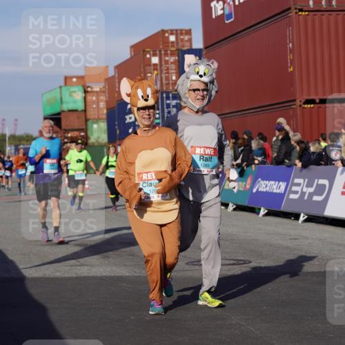 03.10.2025 - Köhlbrandbrückenlauf Michael Burmester http://msf.ph/oto/9017596 03.10.2025 10:17:00 Ziel 1288, 1289, 1548, 1549, 1807, 1809, 1956, 2038, 2089, 2965, 3125 meine-sportfotos.de