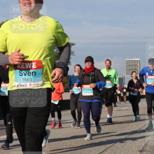 03.10.2025 - Köhlbrandbrückenlauf Luisa Fischer http://msf.ph/oto/9017599 03.10.2025 11:04:25 Position 3 1663 meine-sportfotos.de