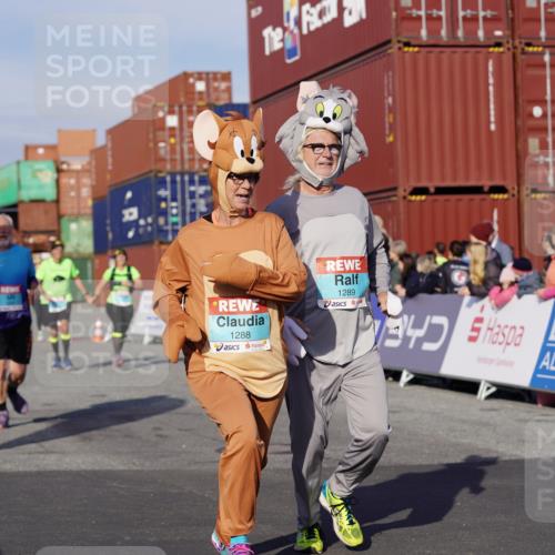 03.10.2025 - Köhlbrandbrückenlauf Michael Burmester http://msf.ph/oto/9017601 03.10.2025 10:17:01 Ziel 1288, 1289, 1548, 1549, 1807, 1809, 1956, 2038, 2089, 2965 meine-sportfotos.de