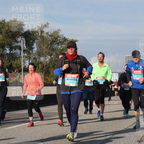 03.10.2025 - Köhlbrandbrückenlauf Luisa Fischer http://msf.ph/oto/9017603 03.10.2025 11:04:25 Position 3 3215, 2918, 2415, 917, 698, 3509 meine-sportfotos.de