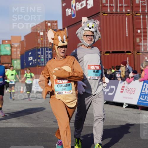 03.10.2025 - Köhlbrandbrückenlauf Michael Burmester http://msf.ph/oto/9017604 03.10.2025 10:17:01 Ziel 1288, 1289, 1548, 1549, 1807, 1809, 1956, 2038, 2089, 2965 meine-sportfotos.de