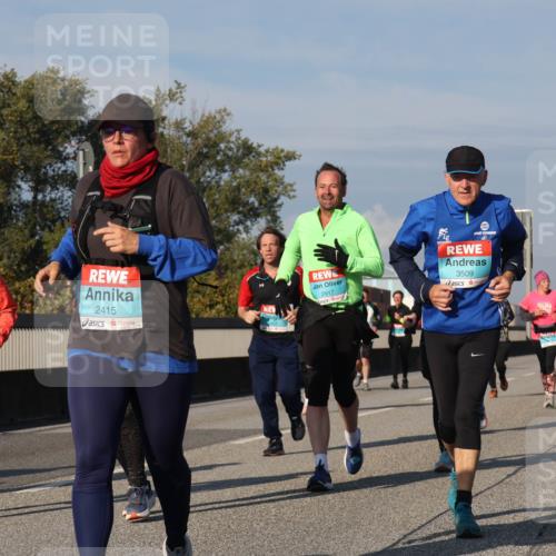 03.10.2025 - Köhlbrandbrückenlauf Luisa Fischer http://msf.ph/oto/9017610 03.10.2025 11:04:26 Position 3 2918, 2415, 2917, 3509 meine-sportfotos.de