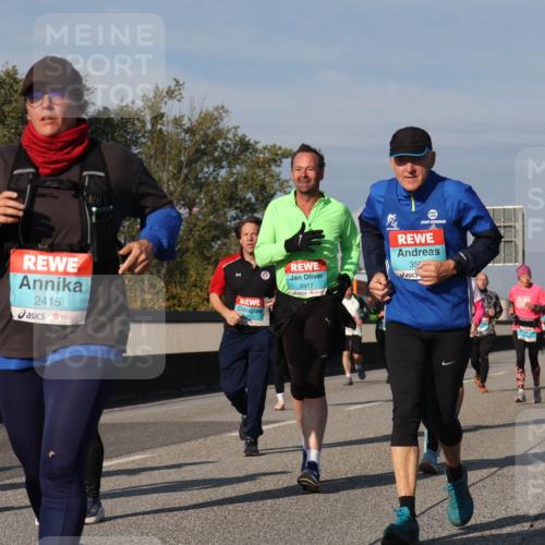03.10.2025 - Köhlbrandbrückenlauf Luisa Fischer http://msf.ph/oto/9017611 03.10.2025 11:04:27 Position 3 2918, 2917, 350, 2415 meine-sportfotos.de