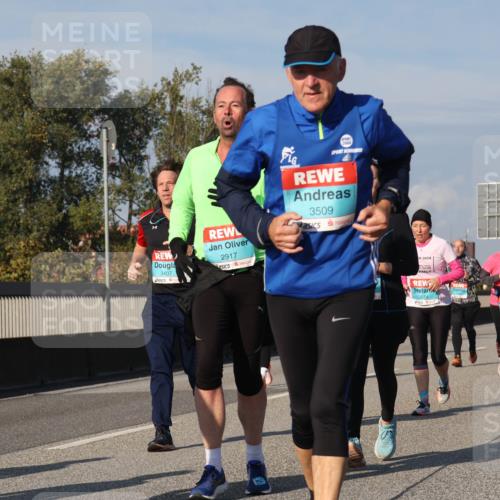 03.10.2025 - Köhlbrandbrückenlauf Luisa Fischer http://msf.ph/oto/9017619 03.10.2025 11:04:28 Position 3 3407, 2917, 3509, 3574 meine-sportfotos.de
