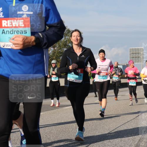 03.10.2025 - Köhlbrandbrückenlauf Luisa Fischer http://msf.ph/oto/9017625 03.10.2025 11:04:29 Position 3 2024, 16, 760, 3574, 1698 meine-sportfotos.de
