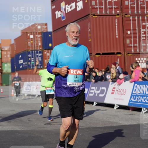 03.10.2025 - Köhlbrandbrückenlauf Michael Burmester http://msf.ph/oto/9017633 03.10.2025 10:17:04 Ziel 1031, 1288, 1289, 1807, 1809, 1956, 2089, 3281, 3557, 3765 meine-sportfotos.de