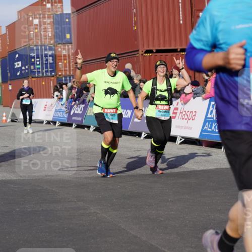 03.10.2025 - Köhlbrandbrückenlauf Michael Burmester http://msf.ph/oto/9017641 03.10.2025 10:17:05 Ziel 1031, 1807, 1809, 1956, 2089, 3281, 3557, 3765 meine-sportfotos.de