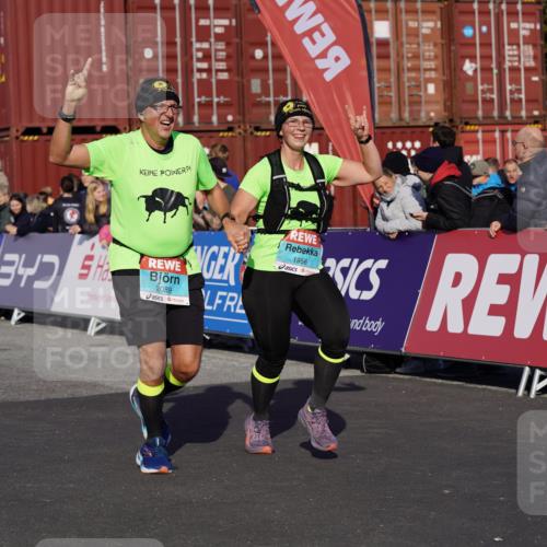 03.10.2025 - Köhlbrandbrückenlauf Michael Burmester http://msf.ph/oto/9017655 03.10.2025 10:17:06 Ziel 1031, 1807, 1809, 1956, 2089, 2974, 3281, 3557, 3765 meine-sportfotos.de