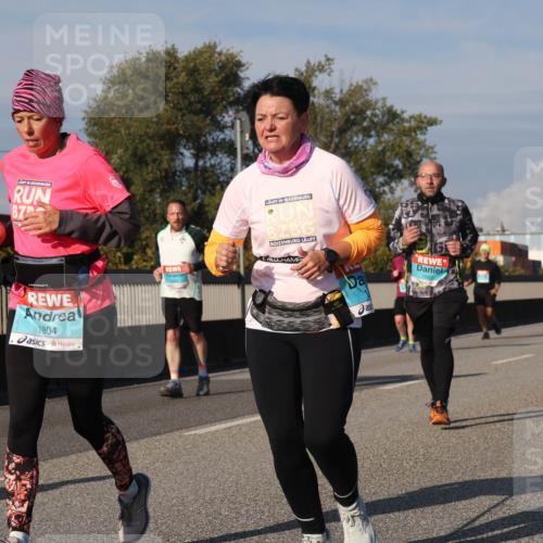 03.10.2025 - Köhlbrandbrückenlauf Luisa Fischer http://msf.ph/oto/9017656 03.10.2025 11:04:34 Position 3 87, 1804, 1669 meine-sportfotos.de