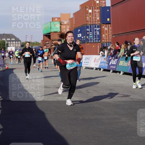 03.10.2025 - Köhlbrandbrückenlauf Michael Burmester http://msf.ph/oto/9017667 03.10.2025 10:17:08 Ziel 1031, 1283, 1573, 1807, 1956, 2089, 2974, 3281, 3557, 3765 meine-sportfotos.de