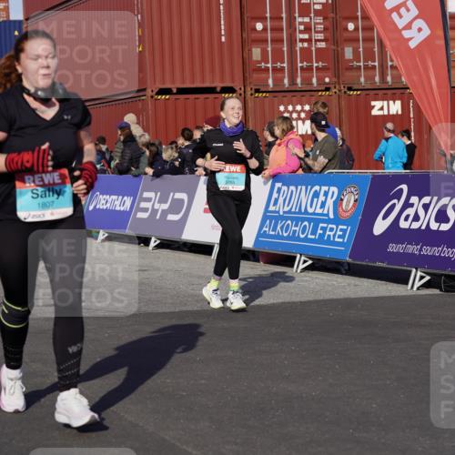 03.10.2025 - Köhlbrandbrückenlauf Michael Burmester http://msf.ph/oto/9017677 03.10.2025 10:17:09 Ziel 1031, 1283, 1573, 1807, 1835, 1850, 1956, 2089, 2974, 3281, 3557, 3765 meine-sportfotos.de