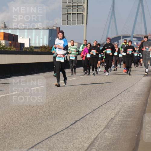 03.10.2025 - Köhlbrandbrückenlauf Luisa Fischer http://msf.ph/oto/9017679 03.10.2025 11:04:38 Position 3 1 meine-sportfotos.de
