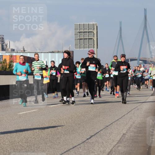 03.10.2025 - Köhlbrandbrückenlauf Luisa Fischer http://msf.ph/oto/9017684 03.10.2025 11:04:44 Position 3 55 meine-sportfotos.de