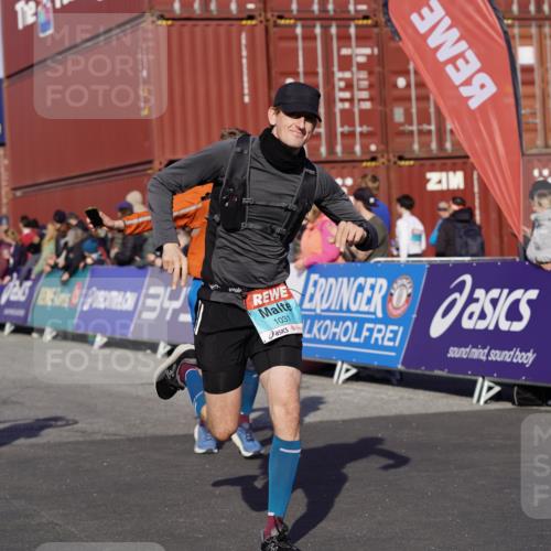 03.10.2025 - Köhlbrandbrückenlauf Michael Burmester http://msf.ph/oto/9017711 03.10.2025 10:17:11 Ziel 1031, 1283, 1573, 1794, 1807, 1835, 1850, 1956, 2089, 2974, 3281, 3557, 3765 meine-sportfotos.de