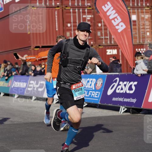 03.10.2025 - Köhlbrandbrückenlauf Michael Burmester http://msf.ph/oto/9017715 03.10.2025 10:17:11 Ziel 1031, 1283, 1573, 1794, 1807, 1835, 1850, 1956, 2089, 2974, 3281, 3557, 3765 meine-sportfotos.de