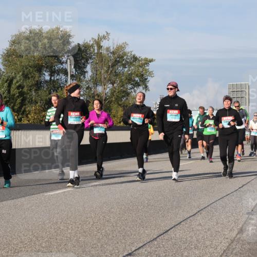 03.10.2025 - Köhlbrandbrückenlauf Luisa Fischer http://msf.ph/oto/9017724 03.10.2025 11:04:51 Position 3 55, 2617, 2616 meine-sportfotos.de