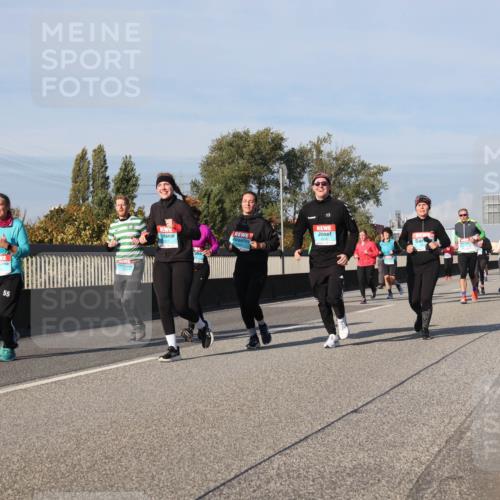 03.10.2025 - Köhlbrandbrückenlauf Luisa Fischer http://msf.ph/oto/9017734 03.10.2025 11:04:53 Position 3 55 meine-sportfotos.de