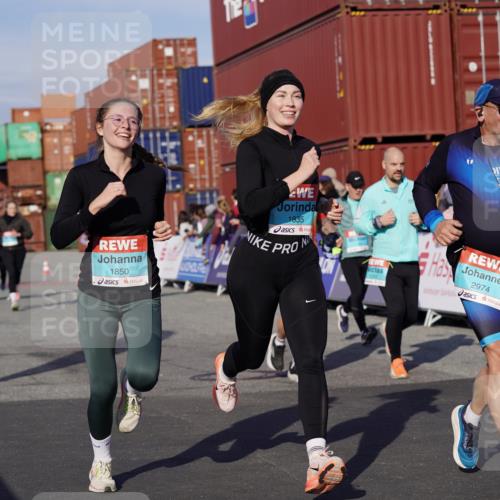 03.10.2025 - Köhlbrandbrückenlauf Michael Burmester http://msf.ph/oto/9017756 03.10.2025 10:17:15 Ziel 1031, 1283, 1481, 1573, 1794, 1835, 1850, 2242, 2269, 2789, 2974, 3191, 3252, 3281, 3557, 3642 meine-sportfotos.de