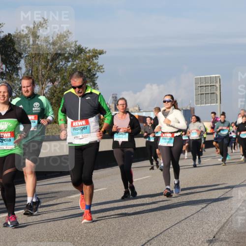 03.10.2025 - Köhlbrandbrückenlauf Luisa Fischer http://msf.ph/oto/9017757 03.10.2025 11:04:56 Position 3 3619, 3620, 221 meine-sportfotos.de