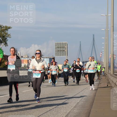 03.10.2025 - Köhlbrandbrückenlauf Luisa Fischer http://msf.ph/oto/9017759 03.10.2025 11:04:57 Position 3 3620, 2218, 2217 meine-sportfotos.de