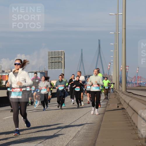 03.10.2025 - Köhlbrandbrückenlauf Luisa Fischer http://msf.ph/oto/9017762 03.10.2025 11:04:57 Position 3 2218 meine-sportfotos.de