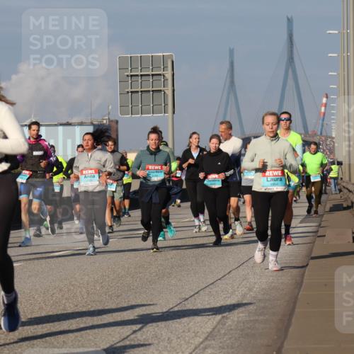 03.10.2025 - Köhlbrandbrückenlauf Luisa Fischer http://msf.ph/oto/9017765 03.10.2025 11:04:58 Position 3 2217, 2099, 1954 meine-sportfotos.de