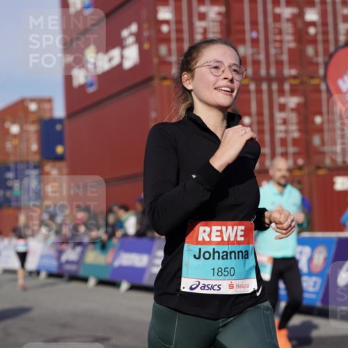 03.10.2025 - Köhlbrandbrückenlauf Michael Burmester http://msf.ph/oto/9017769 03.10.2025 10:17:16 Ziel 1283, 1481, 1573, 1794, 1835, 1850, 2242, 2269, 2789, 2974, 3191, 3252, 3557, 3642 meine-sportfotos.de