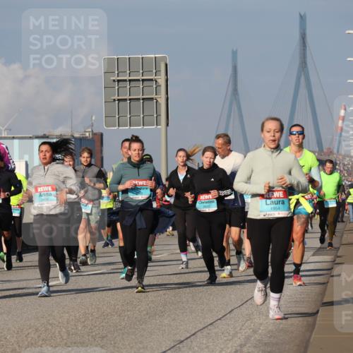 03.10.2025 - Köhlbrandbrückenlauf Luisa Fischer http://msf.ph/oto/9017770 03.10.2025 11:04:59 Position 3 2016, 2456, 2622, 1954 meine-sportfotos.de